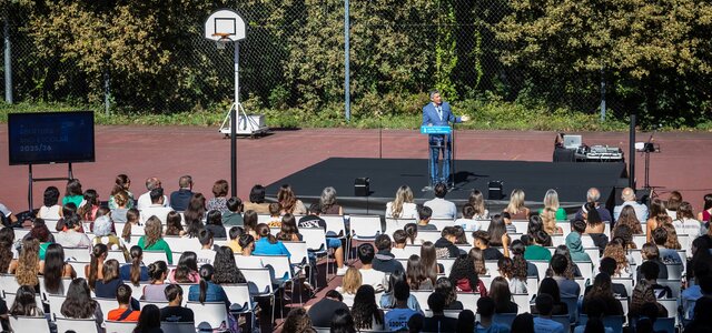 Alberto Costa assinalou arranque do ano letivo na Escola D. Dinis