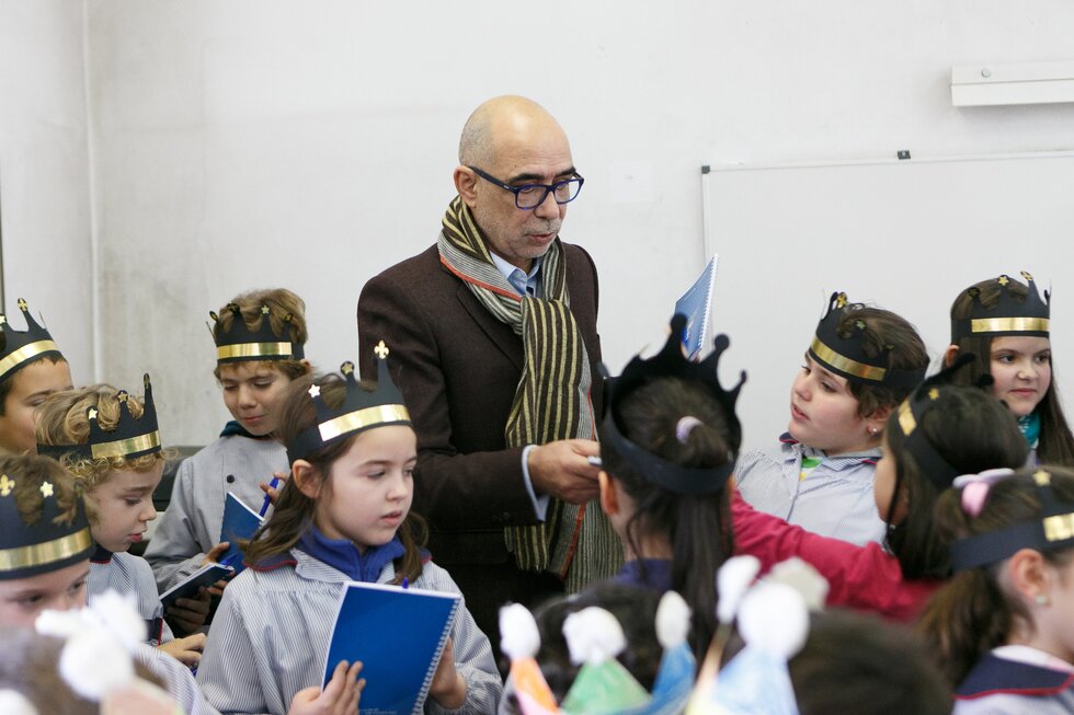 Joaquim Couto, presidente da C&acirc;mara, e alguns alunos da Escola de Palmeira