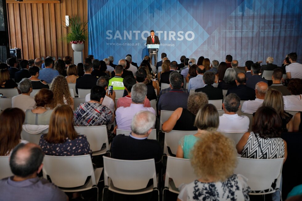 Cerim&oacute;nia de entrega de medalhas honor&iacute;ficas decorreu nos Pa&ccedil;os do Concelho
