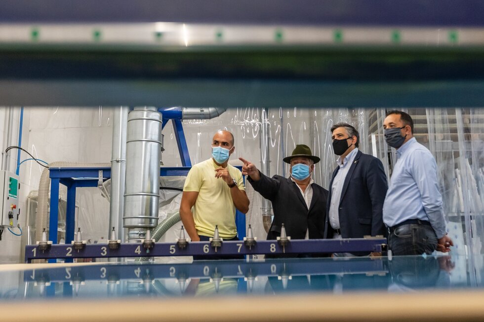 A Casa dos Reclamos, em Vila das Aves, oferece 60% das viseiras que produz.